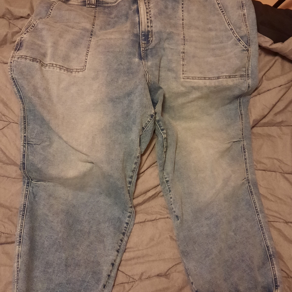 Light Wash Mid-Rise Jean Joggers